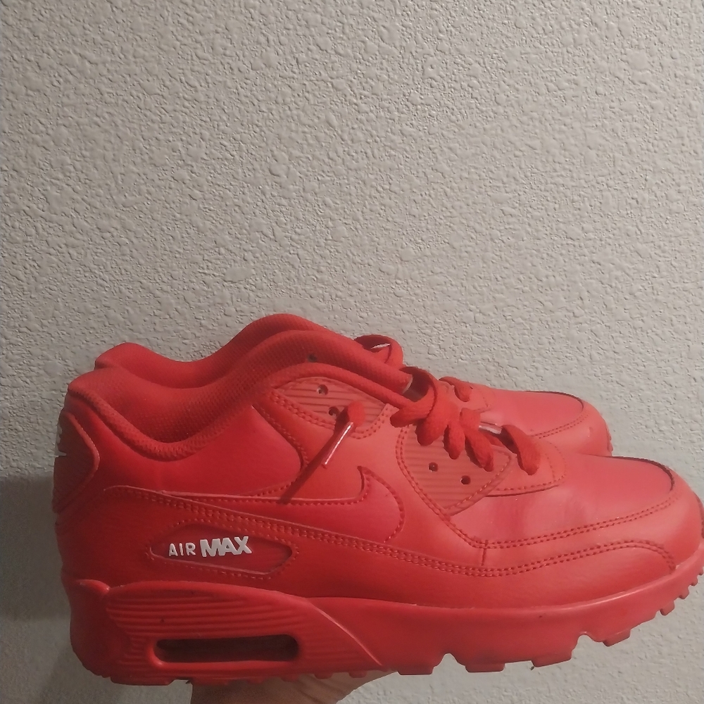 Airmax  size 6 boys (8women)